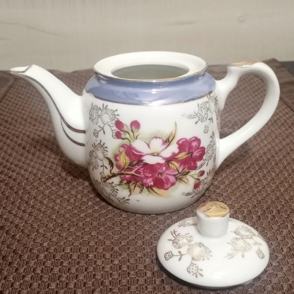 ROYAL Crown Fine China Vintage Miniature Teapot Made In Japan - Picture 2 of 10